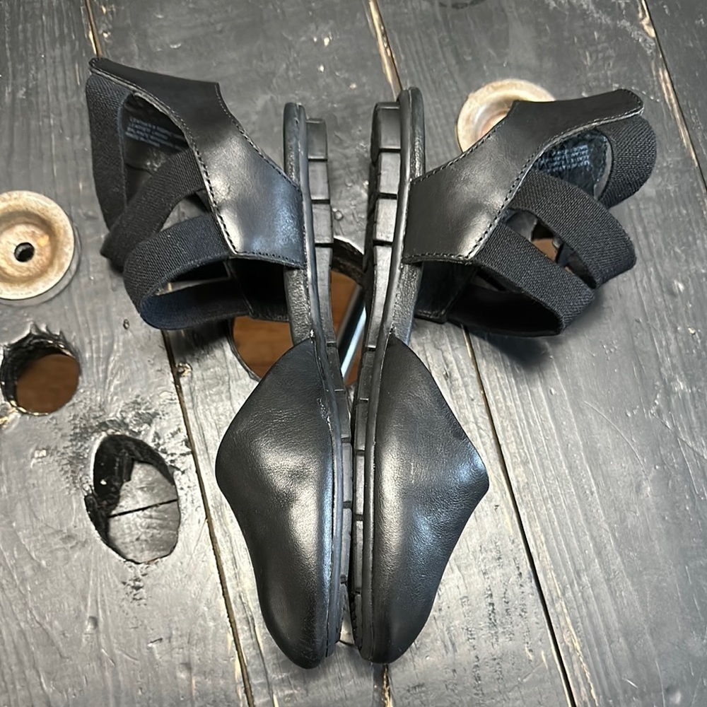 Born Women's Black Strappy Flats - Picture 8 of 13